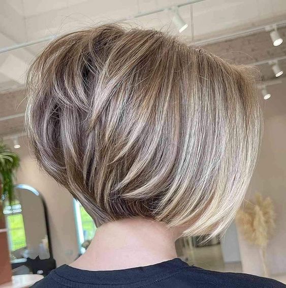 Trend:Bob ist eine der beliebtesten Frisuren 2024! So stylen Sie sie richtig