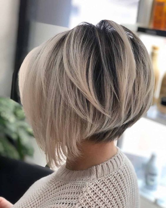 Kurz, aber cool: Trendige Kurzhaarfrisuren, die deinen Look aufpeppen.