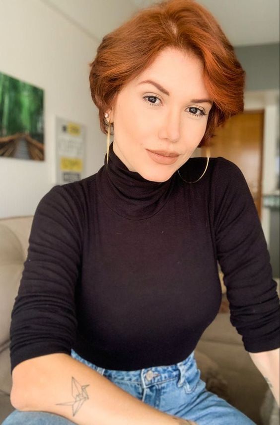 Richtige Haarfarben für die kommende Saison. Gehen Sie für kupferfarbene Highlights!