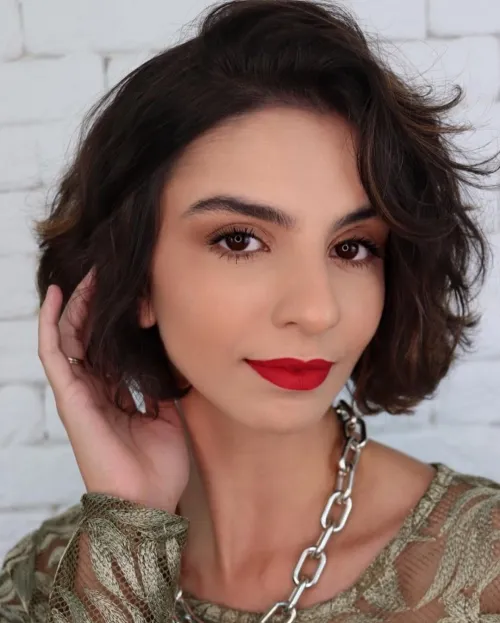 Schnitt für mittellanges und kurzes Haar: Wem steht diese Trendfrisur und wie stylt man sie richtig?