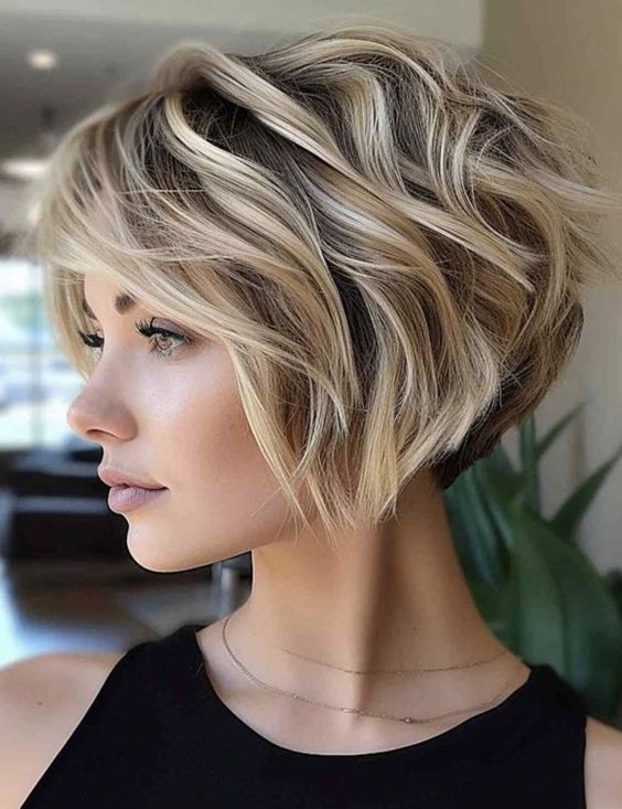 Schnitt für mittellanges und kurzes Haar: Wem steht diese Trendfrisur und wie stylt man sie richtig?