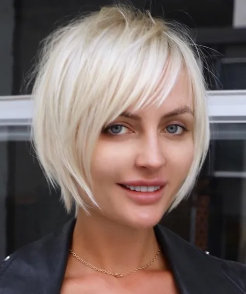 Schnitt für mittellanges und kurzes Haar: Wem steht diese Trendfrisur und wie stylt man sie richtig?