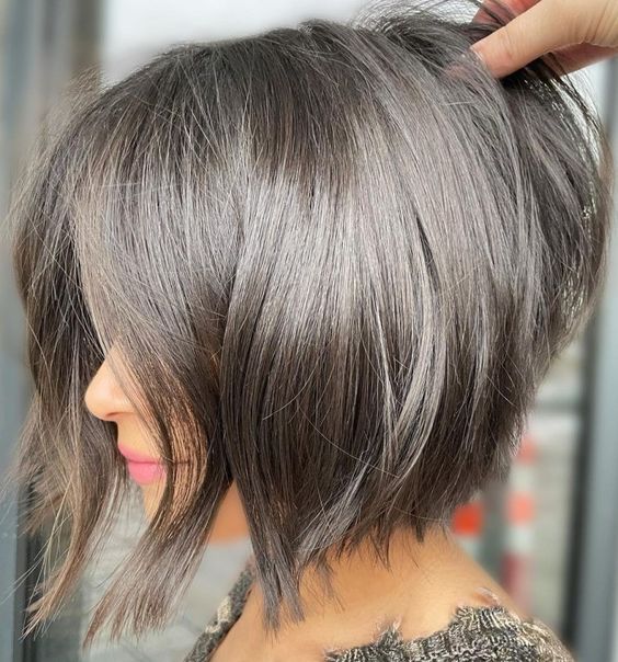 Schnitt für mittellanges und kurzes Haar: Wem steht diese Trendfrisur und wie stylt man sie richtig?