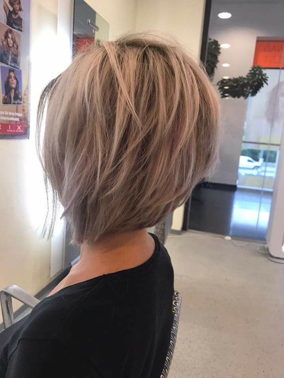 Schönheit in der Mitte: Frisuren, die Ihre mittellangen Haare zum Strahlen bringen
