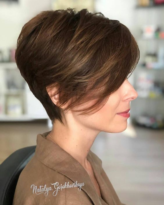 Pixie Cut mit Pony – eine Kurzhaarfrisur mit viel Dynamik