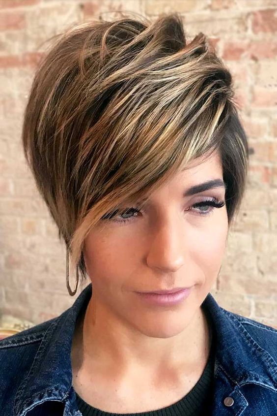 Pixie Cut mit Pony – eine Kurzhaarfrisur mit viel Dynamik