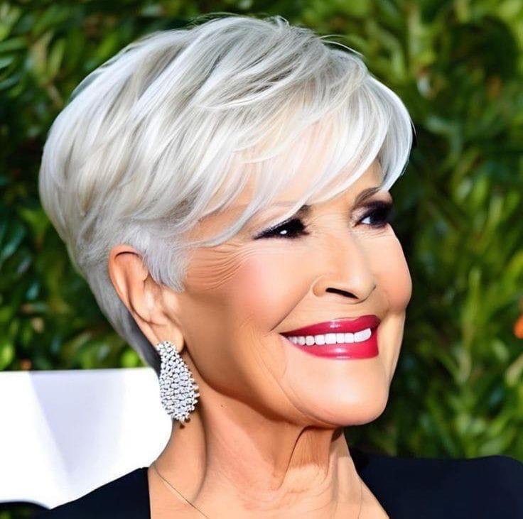 Trendfrisuren für den Sommer: Kurzhaarschnitte für Damen ab 50