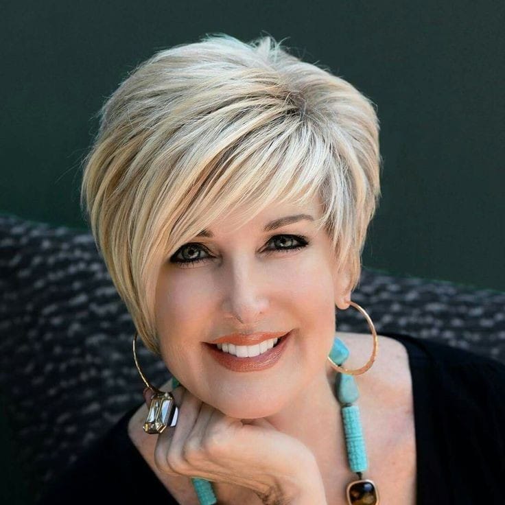 Genießen Sie den Sommer mit einer flotten Kurzhaarfrisur