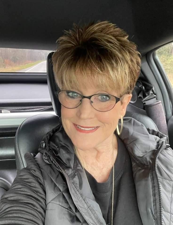 Warme Karamelltöne: Sanfte Nuancen, die das Haar voluminöser und vitaler erscheinen lassen!