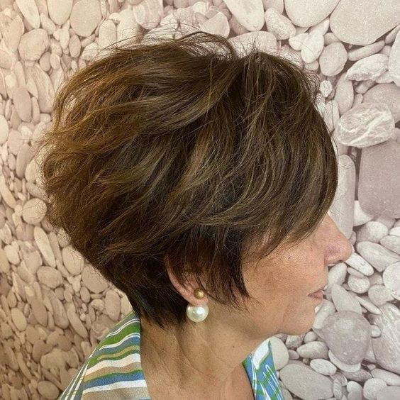 Mühelose Eleganz: Erdige Brauntöne für einen zeitlosen und ansprechenden Stil!