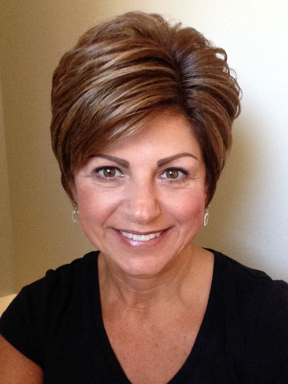 Warme Karamelltöne: Sanfte Nuancen, die das Haar voluminöser und vitaler erscheinen lassen!