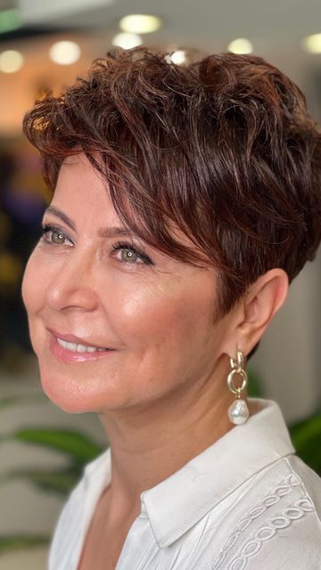 Wärme und Glanz: Goldene Nuancen, die das Haar beleben und jugendlicher wirken lassen!