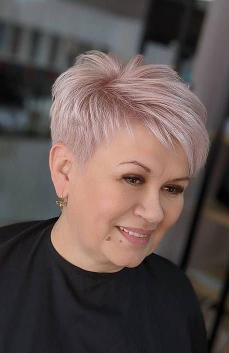 Verjüngende Haarfarben für Frauen ab 60: Welche einen Anti-Aging-Effekt haben und angesagt sind!