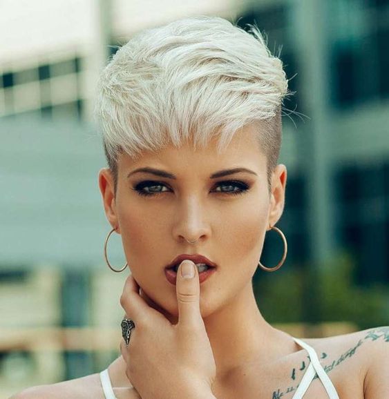 20 Einzigartige und stilvolle Undercut Kurzhaarfrisuren für Frauen