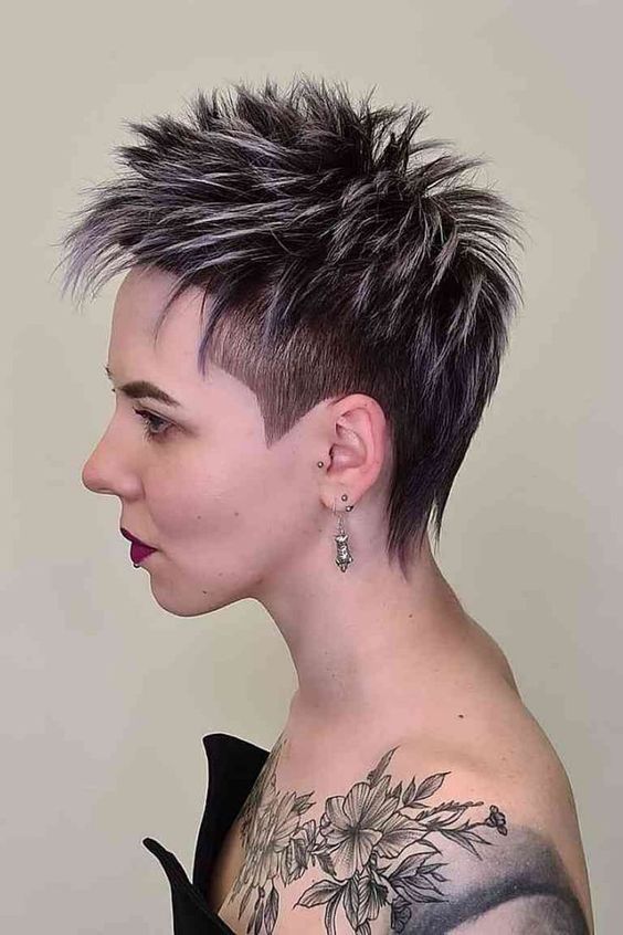 Die atemberaubendsten kurzen, stacheligen Haarschnitte für Frauen im Jahr 2024