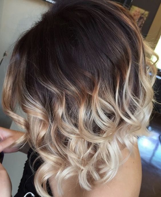 Kräftiges farbiges Ombre für einen auffälligen Look