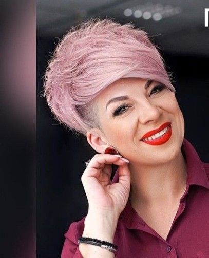 Strähnchen in grellen Farben