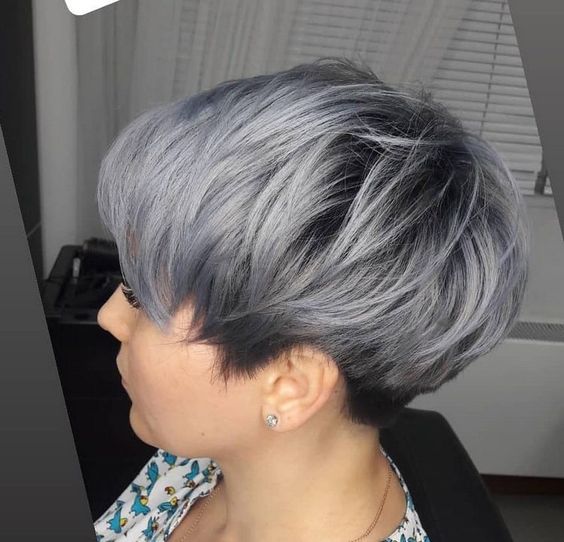 Silber Grau Haarefarbe: Der perfekte Look für reife Frauen