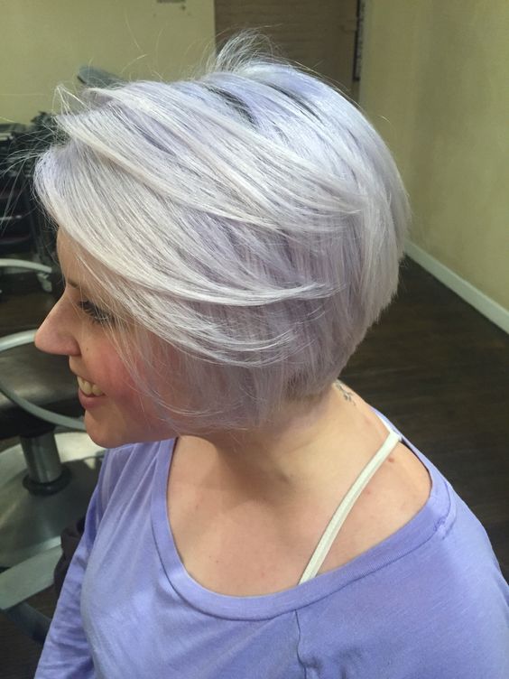 Silber Grau Haarefarbe: Der perfekte Look für reife Frauen