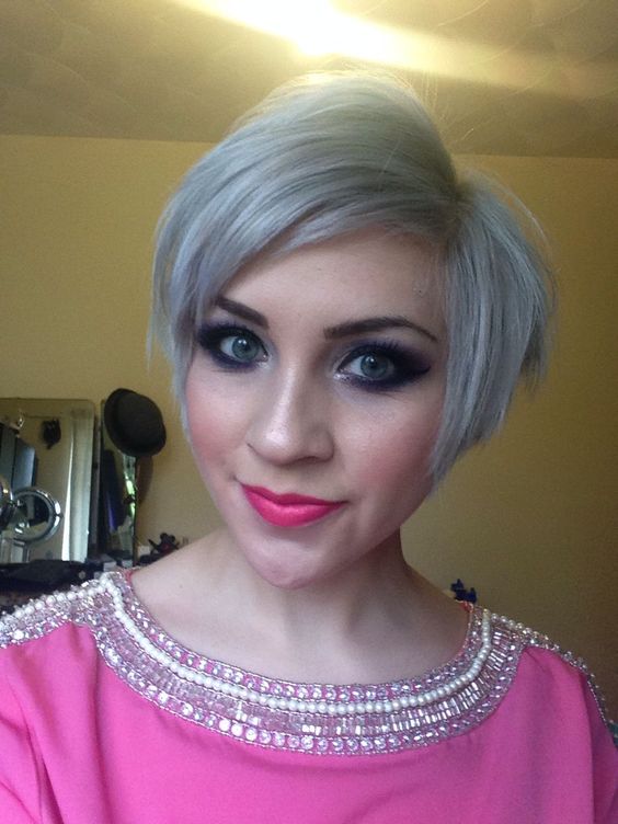 Silber Grau Haarefarbe: Der perfekte Look für reife Frauen