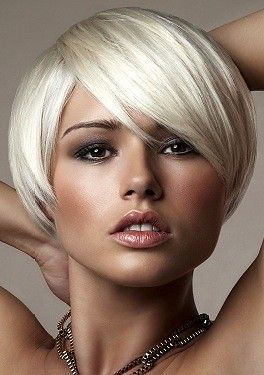Zeitlos elegant: Kurze gerade Frisuren für stilvolle Mädchen