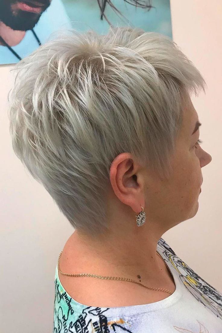 20 süße Frisur -Ideen für kurze graue Haare
