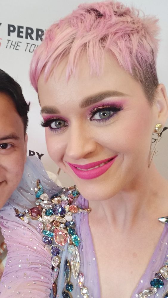 Probieren Sie rosa Frisuren von Pixie-Kurzhaarfrisuren