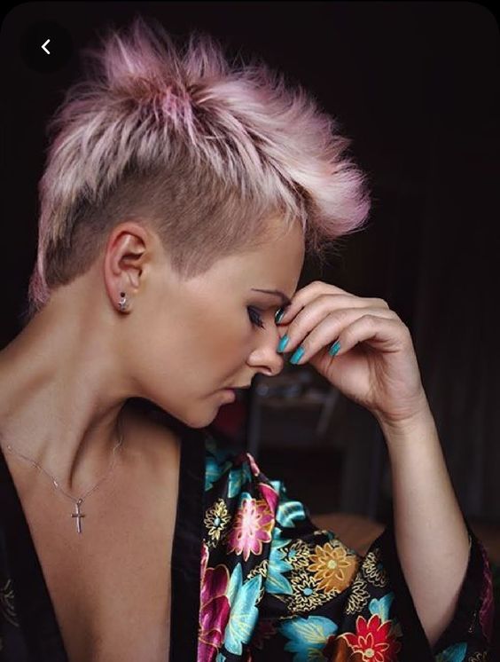 Probieren Sie rosa Frisuren von Pixie-Kurzhaarfrisuren