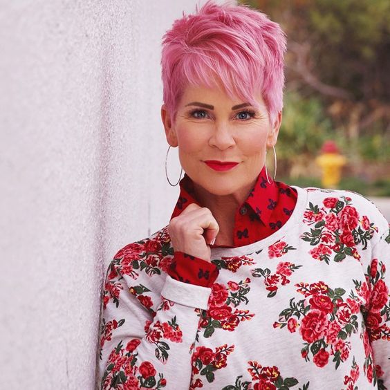 Probieren Sie rosa Frisuren von Pixie-Kurzhaarfrisuren