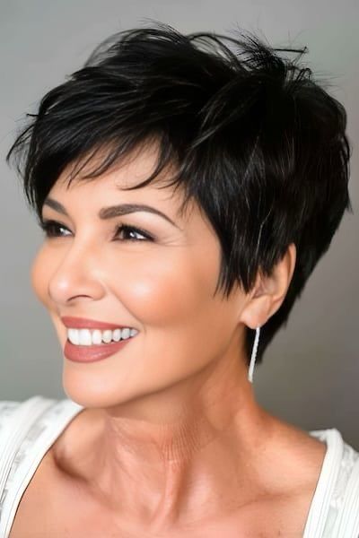 Haarfarben und Highlights für reife Frauen - Entdecken Sie die Farben, die Ihr Leben erhellen!
