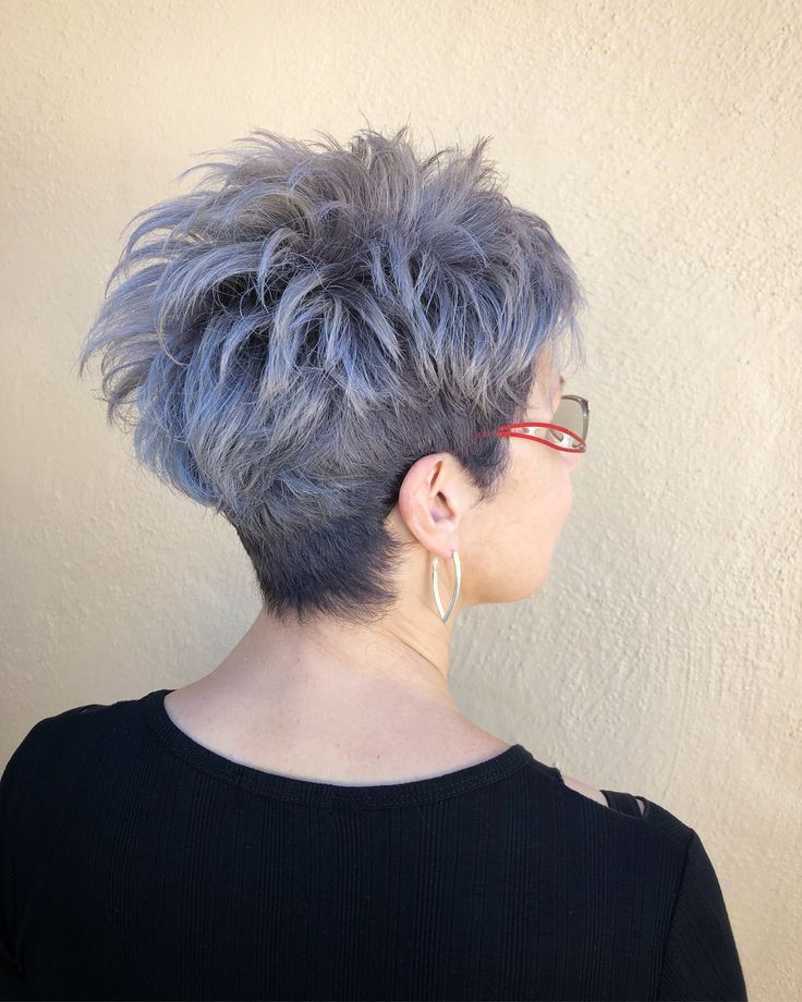 Farbeleganz: Top 35 kurze, farbenfrohe Frisuren