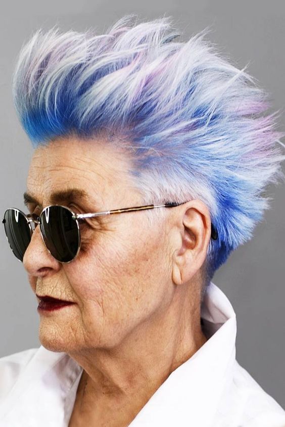 Farbeleganz: Top 35 kurze, farbenfrohe Frisuren