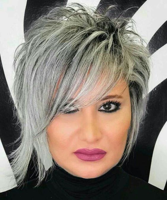 Farbeleganz: Top 35 kurze, farbenfrohe Frisuren
