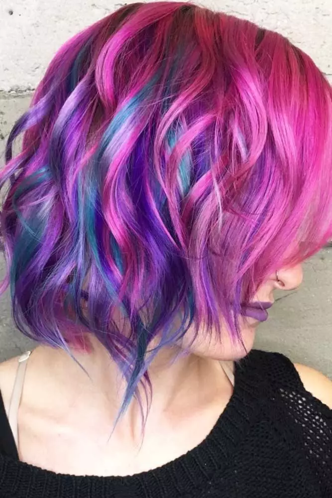 Farbeleganz: Top 35 kurze, farbenfrohe Frisuren