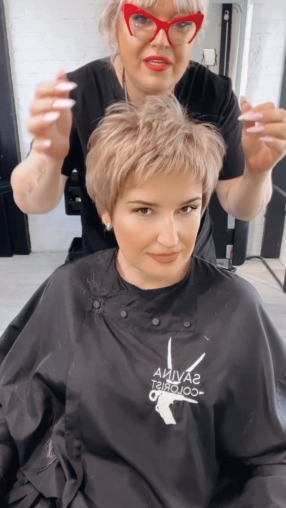 Die besten Frisuren für den Sommer, die die Schmetterlinge flattern lassen: Dein ultimativer Guide für atemberaubende Sommer-Looks!