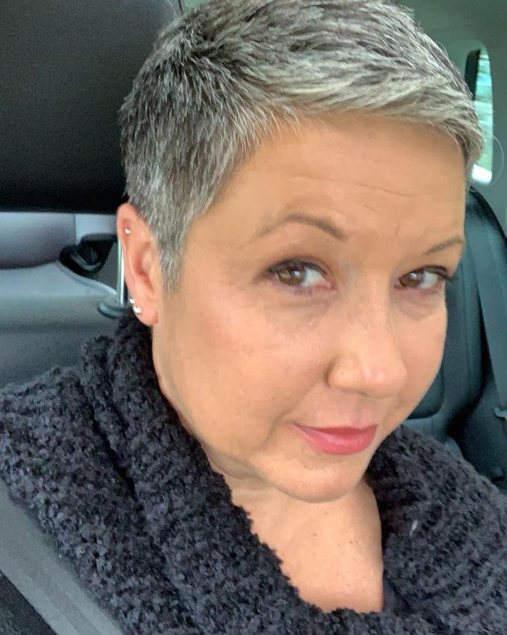 Grau war gestern! Die besten Haarfarben für Frauen ab 60