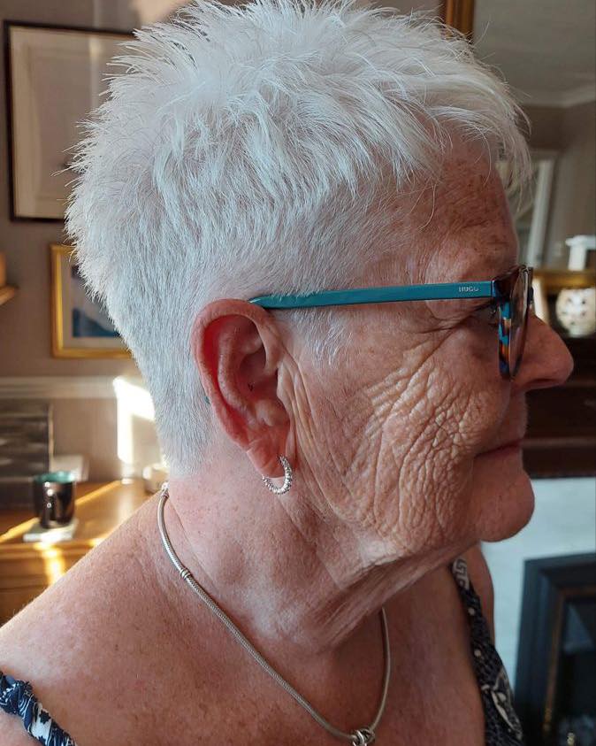 Grau war gestern! Die besten Haarfarben für Frauen ab 60