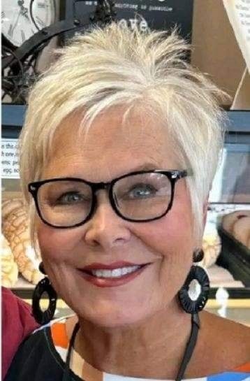 Welche Frisuren machen optisch jünger? Die besten Anti-Aging-Hacks für deine Haare