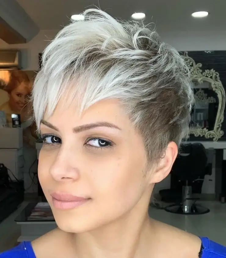 Farbeleganz: Top 35 kurze, farbenfrohe Frisuren