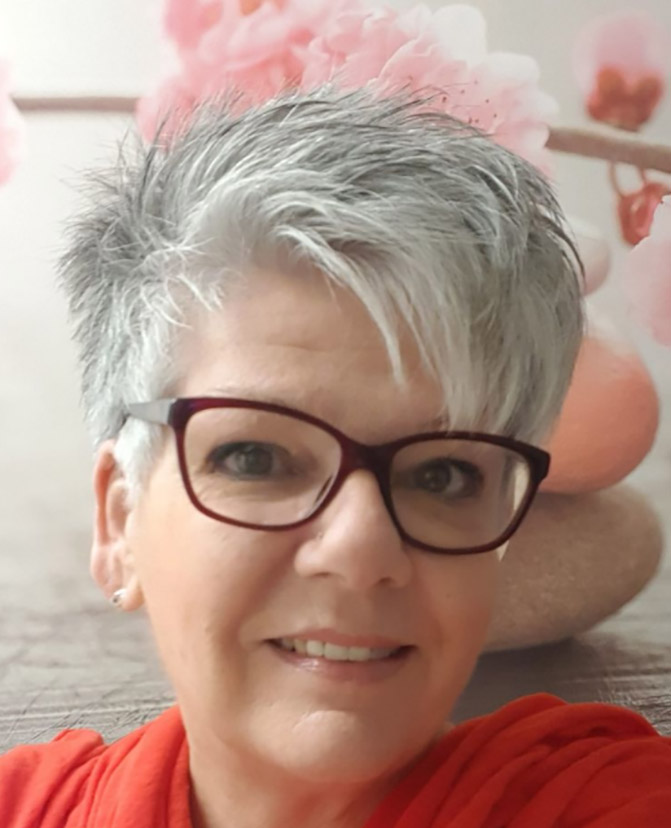 Brille Freche Frisuren Für Graue Haare Ab 60