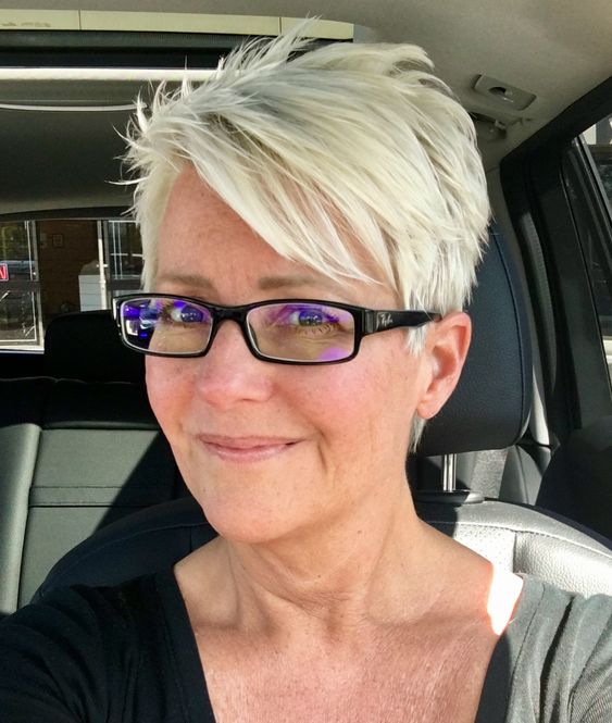 Brille Freche Frisuren Für Graue Haare Ab 60