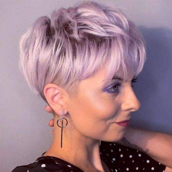 Farbeleganz: Top 35 kurze, farbenfrohe Frisuren