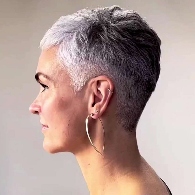 5 perfekte Pixie-Cuts für Frauen mit grauem oder silbernem Haar
