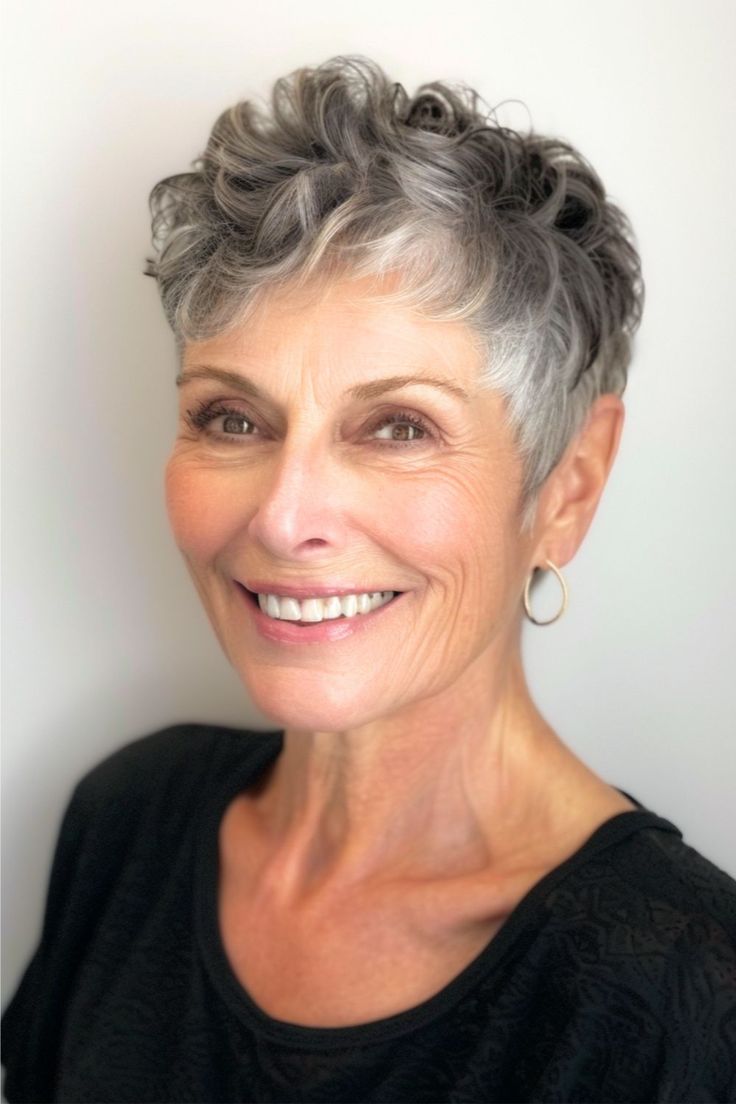 Die 5 heißesten Pixie-Cuts für Frauen, die ihren Look komplett verändern wollen! Der lockige Pixie