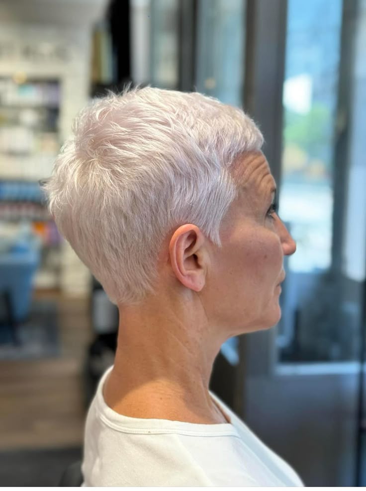 Die 5 heißesten Pixie-Cuts für Frauen, die ihren Look komplett verändern wollen! Micro Pixie