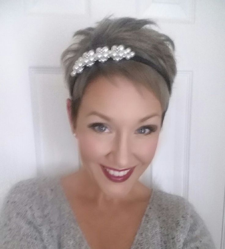 Pixie mit Haarklammern"